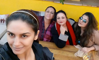 Checkout: Huma Qureshi's 3G Selfie!