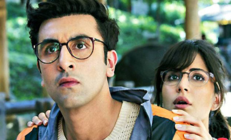 WATCH 'Jagga Jasoos' attacked by Seagulls!