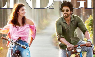 SRK is good, Alia Bhatt Unbelievable in 'Dear Zindagi': Javed Akhtar