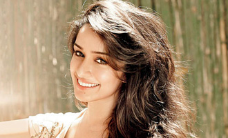 WOW Shraddha Kapoor shops for 'Rock On 2' & 'Baaghi' teams!