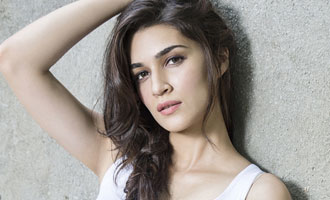 Kriti Sanon works in two extreme conditions!