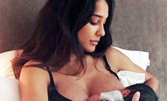 Lisa Haydon makes a point with breastfeeding photo