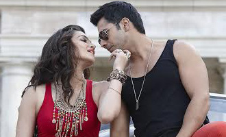Must Watch: Varun and Kriti grooving to 'Manma Emotion Jaage Re'