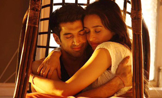 AWWW: Aditya, Shraddha get cozy and adorable together in 'OK Jaanu' latest pic!