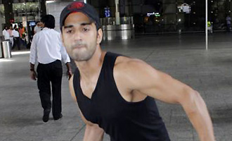 Pulkit Samrat gets ANGRY on being clicked at airport