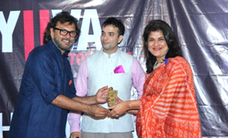 Rakeysh Omprakash Mehra felicitates YUVA True Heroes