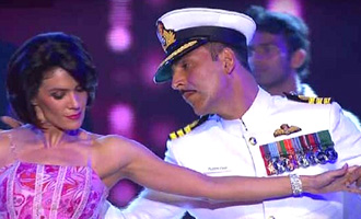Watch: Akshay Kumar perform LIVE on the title song from 'Rustom'