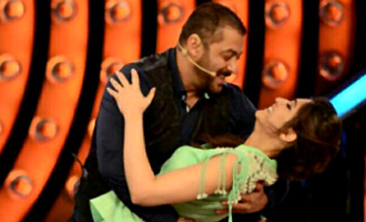 After SRK, Salman Khan dances with Kriti Sanon