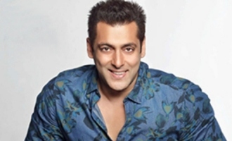 Salman Khan Celebrates Women's Day With His Favortie Ladies!