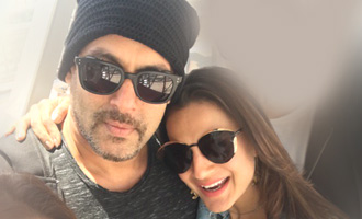 IIFA Selfie: Salman Khan with Ameesha Patel