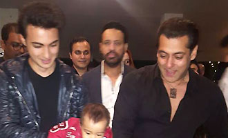 Salman Khan celebrates birthday with family party