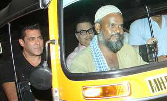 SPOTTED: Salman Khan takes auto ride while returning home from work