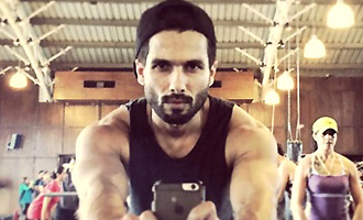 Shahid Kapoor proves himself to be fitness BUG: See Here