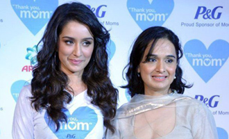 Shraddha's Mother hosted special screening of 'Half Girlfriend'!