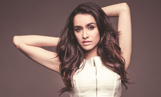 Shraddha Kapoor COVERS it for Fans