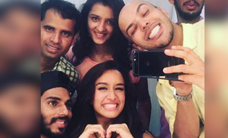 Shraddha Kapoor's cool selfie with team 'Half Girlfriend'