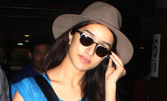 OH Shraddha Kapoor travelled in economy class for 'Rock On 2'!