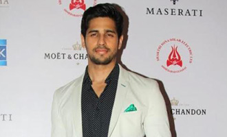 Sidharth turns fashionista of the year!