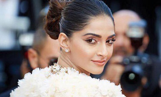 Sonam Kapoor stuns with her 2nd Cannes Red Carpet appearance!