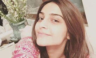 Arjun Kapoor wants sis Sonam Kapoor to stay without makeup!