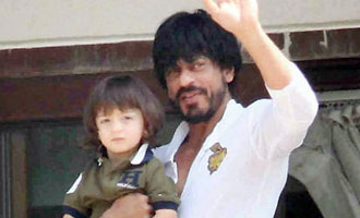 IN PIC Shah Rukh Khan and son AbRam share enlightening conversation