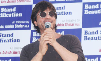 SRK: 'Saare Jahan se achaa Bandstand hamara'