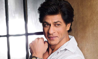 SRK extends support to IFFI 2017, Smriti Irani grateful