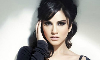 Sunny Leone challenged by an ACTOR: Guess Who and For What?