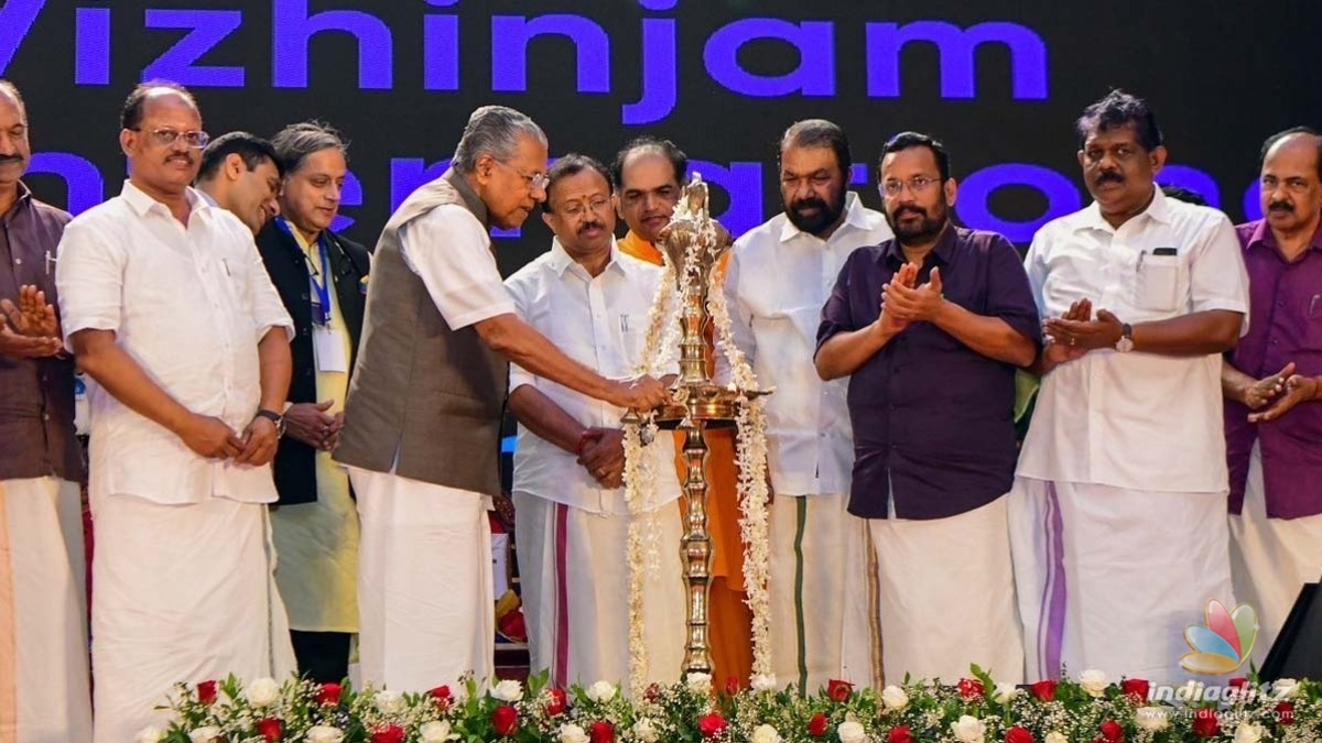 വിഴിഞ്ഞം തുറമുഖത്ത് ആദ്യ കപ്പൽ എത്തി;  അസാധ്യമായി ഒന്നുമില്ലെന്ന് മുഖ്യമന്ത്രി