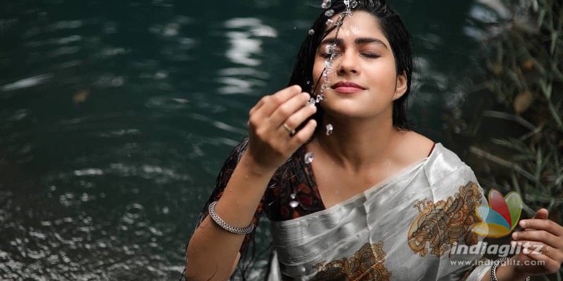 PHOTOS: Actress Swasika swims in saree