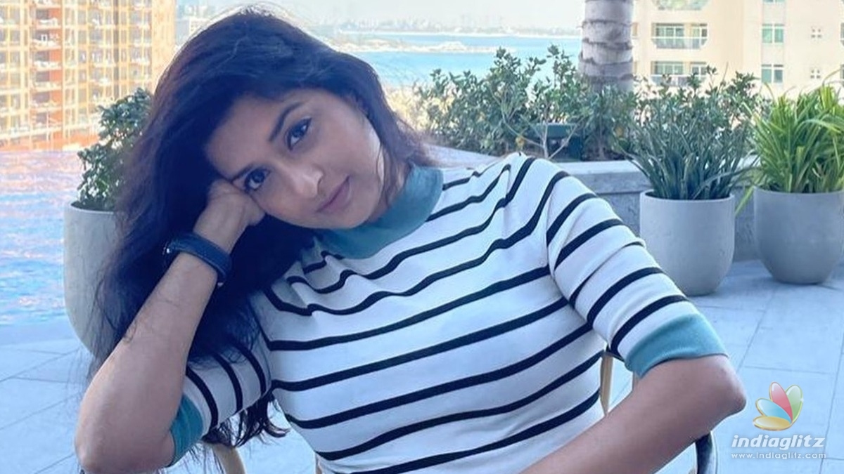 VIRAL: Meera Jasmine looks magical like a fairy in her latest photoshoot 