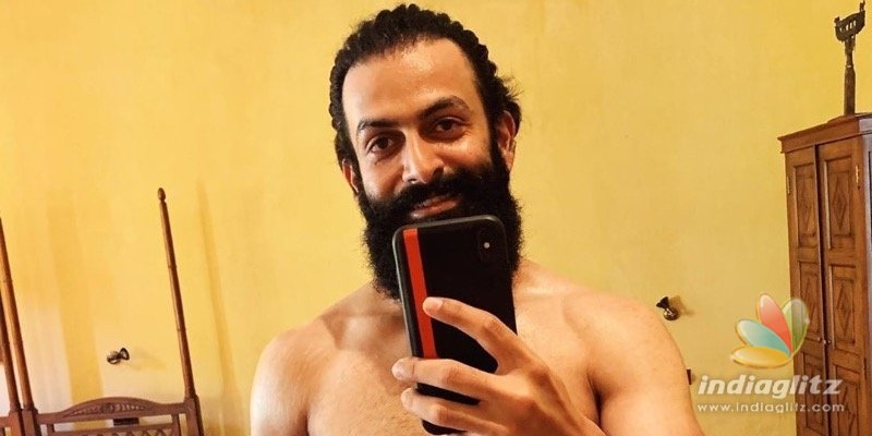 Prithviraj and Tovinos mirror selfies rule the internet