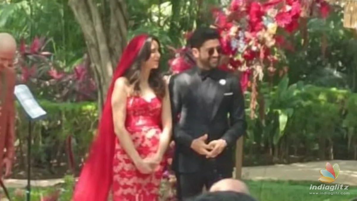 Viral Pics: Actor Farhan Akhtar and Shibani Dandekar enters wedlock