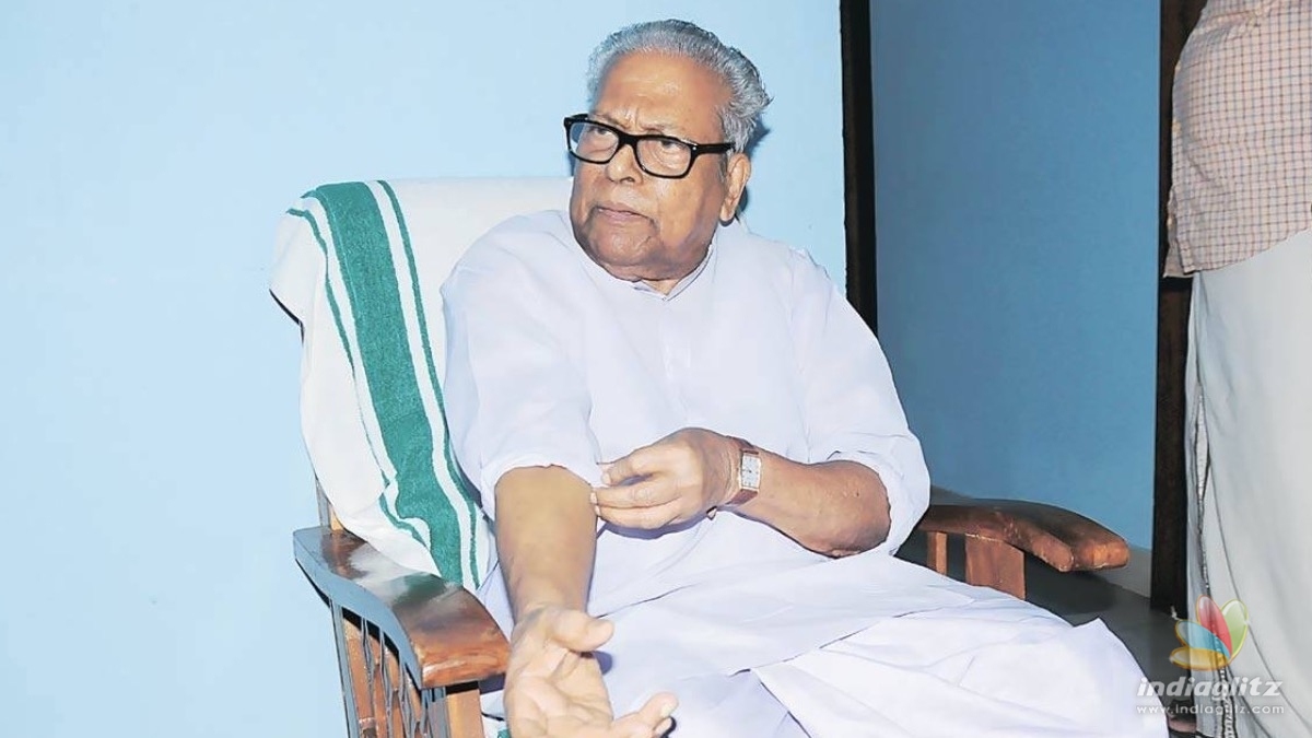  Former Chief Minister VS Achuthanandan takes COVID vaccine at 97