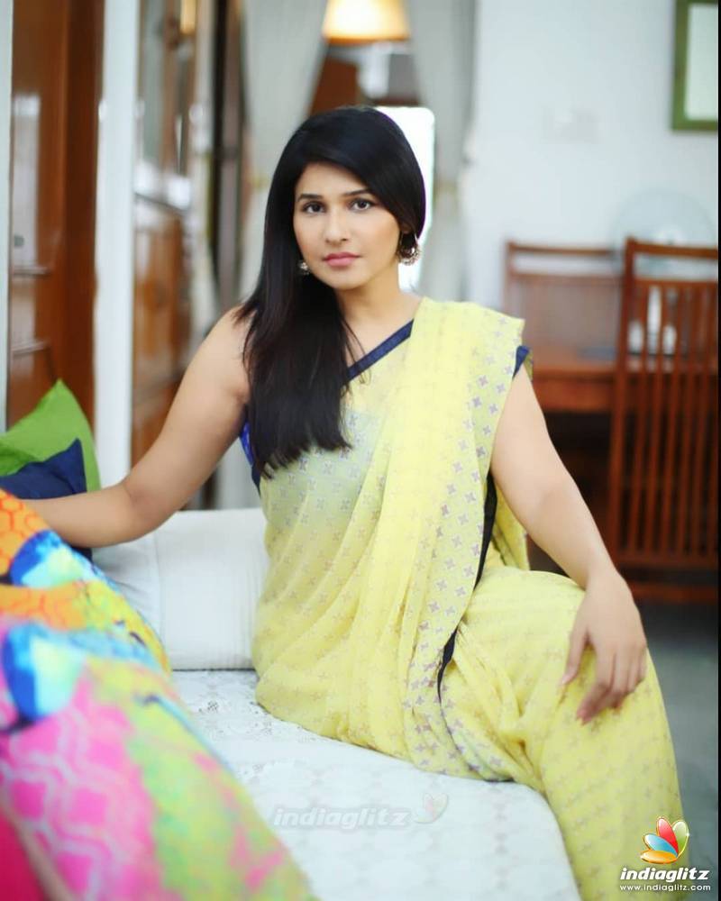 Anjena Kirti Photos - Tamil Actress photos, images, gallery, stills and ...