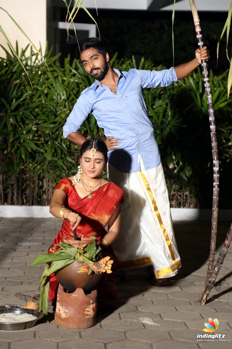 '100 Percent Kaadhal' Team Celebrated Pongal in The Sets