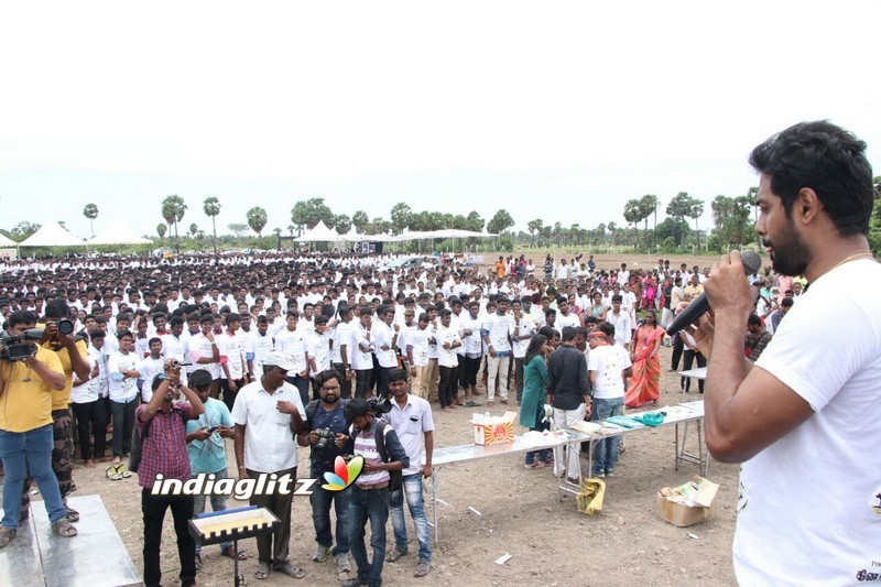 Actor Aari at Naanum Oru Vivasaiee Event