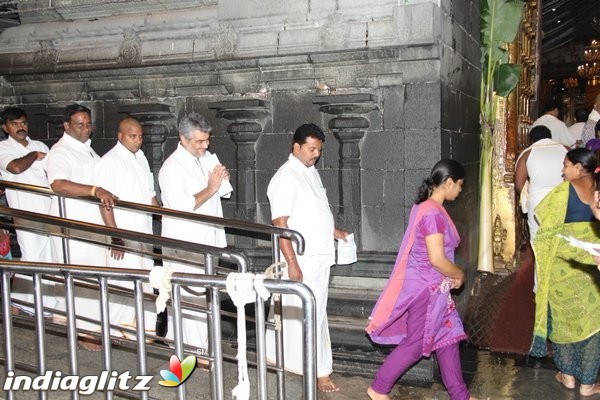 Thala Ajith visit Tirupathi Temple ahead of 'Vedhalam' release