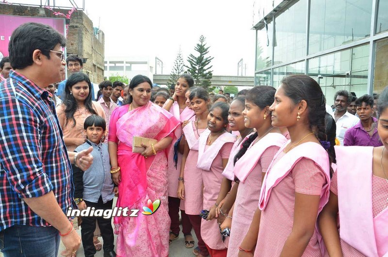 Anandraj Arranges 'Maragadha Naanayam' Special Show for Childrens