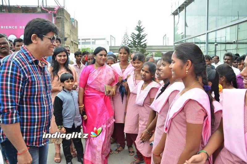 Anandraj Arranges 'Maragadha Naanayam' Special Show for Childrens