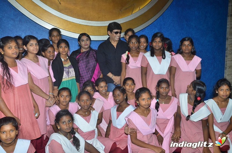 Anandaraj arranges 'Dhilluku Dhuddu' special show for childrens