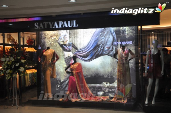 Gouthami Unveils Satya Paul's Showroom