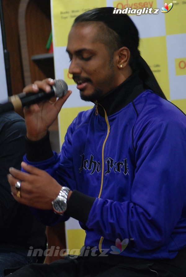Gautham Promotes 'Kanden' Music