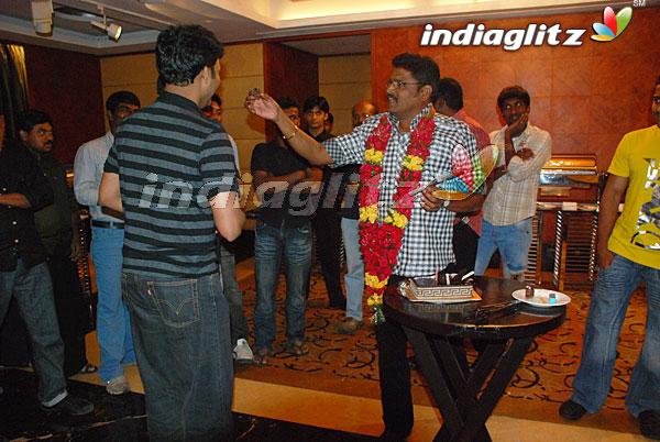KS Ravikumar's Birthday Bash On Sets Of `Aadhavan'