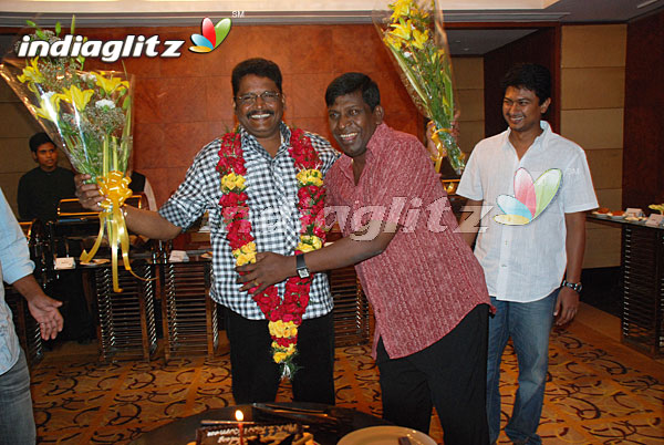 KS Ravikumar's Birthday Bash On Sets Of `Aadhavan'