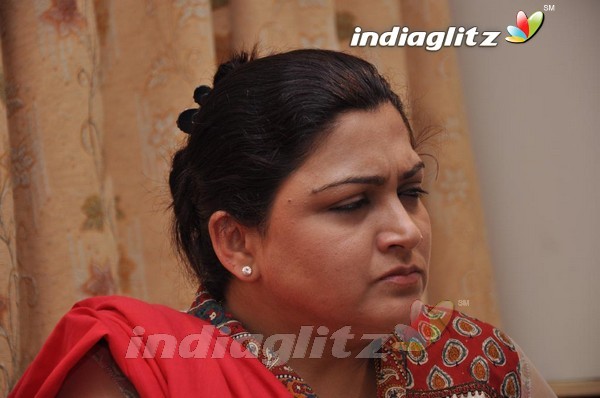 Kushboo Meets The Press After Court's Verdict