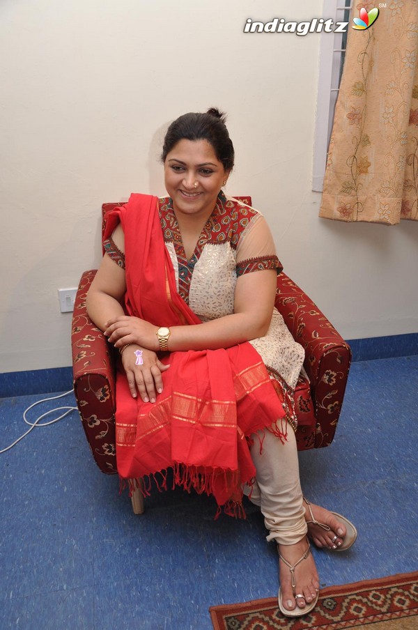 Kushboo Meets The Press After Court's Verdict