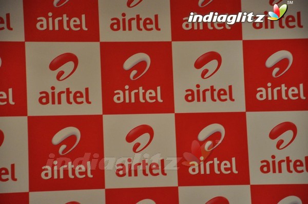 Lakshmi Rai Meets Airtel Contest Winners