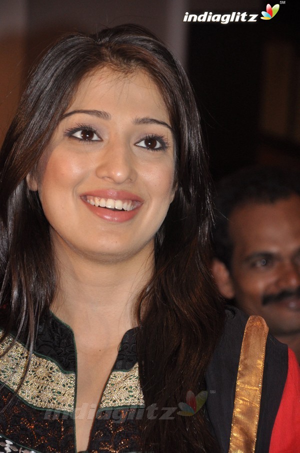 Lakshmi Rai Meets Airtel Contest Winners