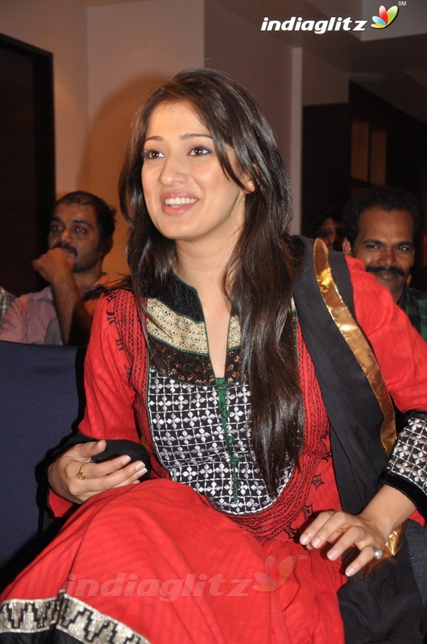 Lakshmi Rai Meets Airtel Contest Winners